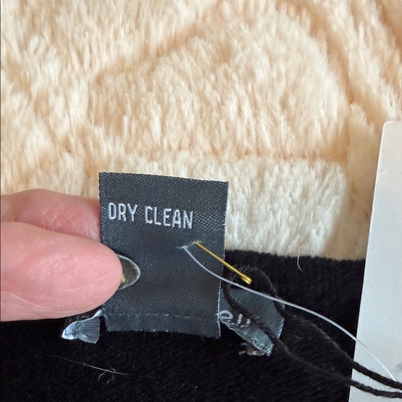 GRIFFEN: Women’s Black and Gray Striped wool & Cashmere Sweater - Picture 3 of 7